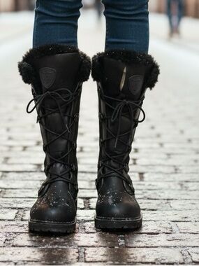 Cozy Black Lace-Up Winter Boots size 10